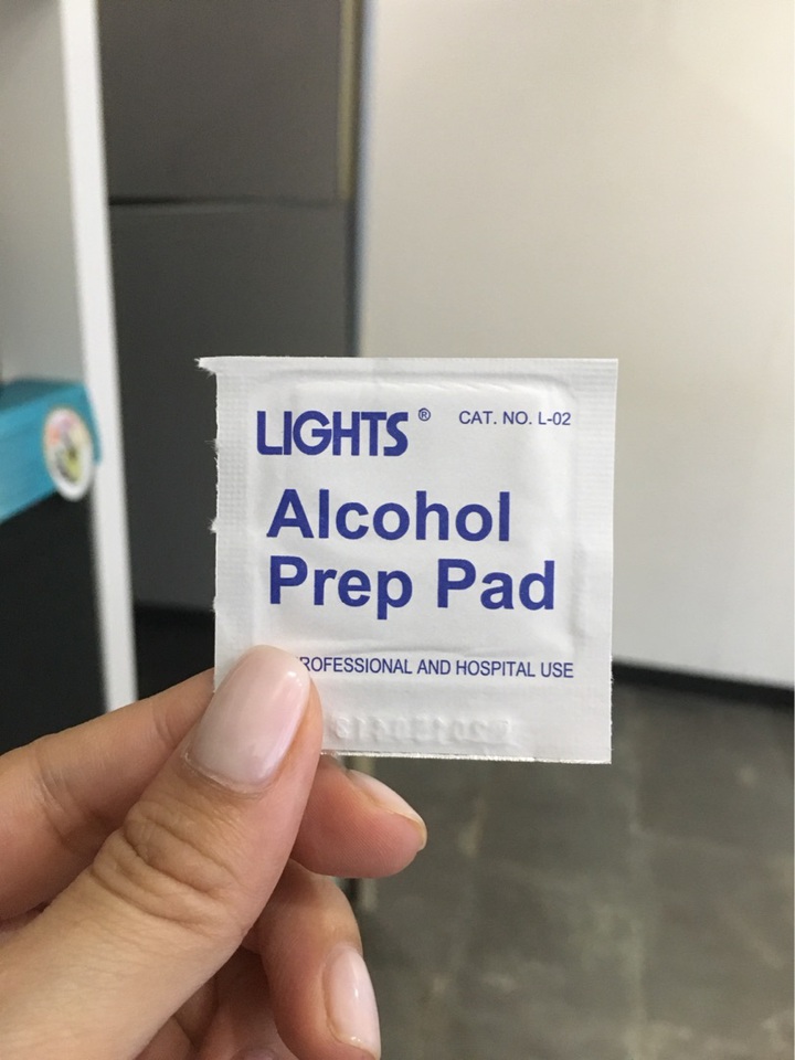 タトゥーカバーを消すアルコールパッド